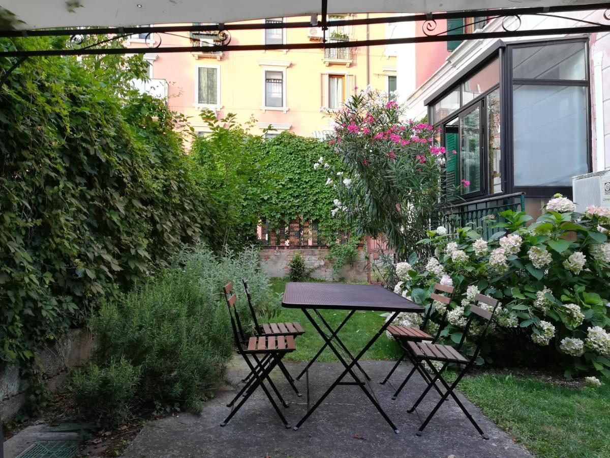 Accogliente A Dorsoduro Con Giardino! Apartamento Venecia